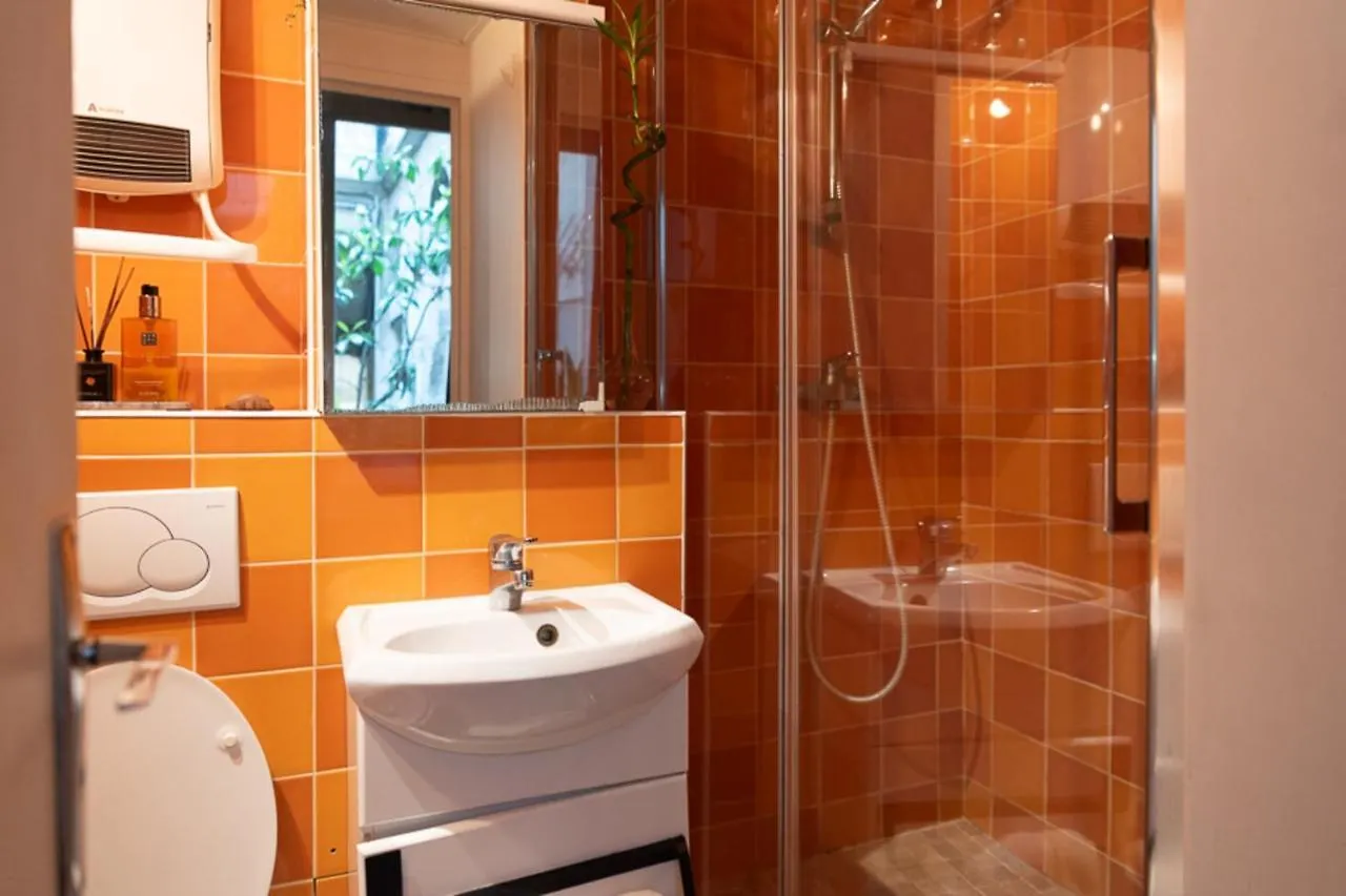 Bright Studio Of 25 M In The Heart Of 4th Apartman